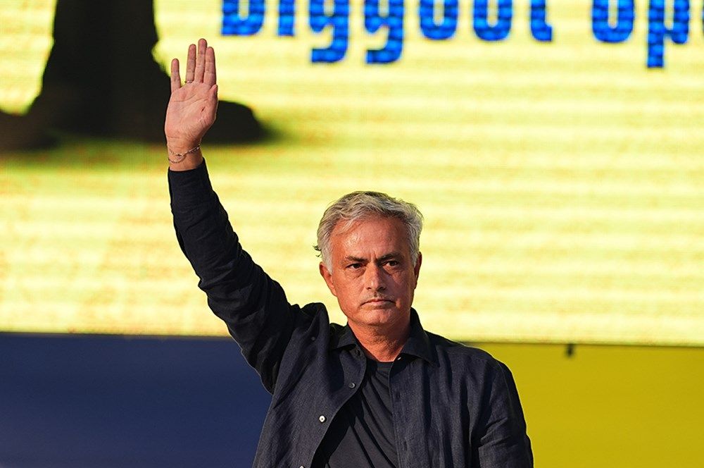 Fenerbahçe'nin Jose Mourinho töreni Avrupa basınında manşetleri süsledi: "İstanbul'da çılgın atmosfer! Mourinho pop yıldızı gibi karşılandı" 2