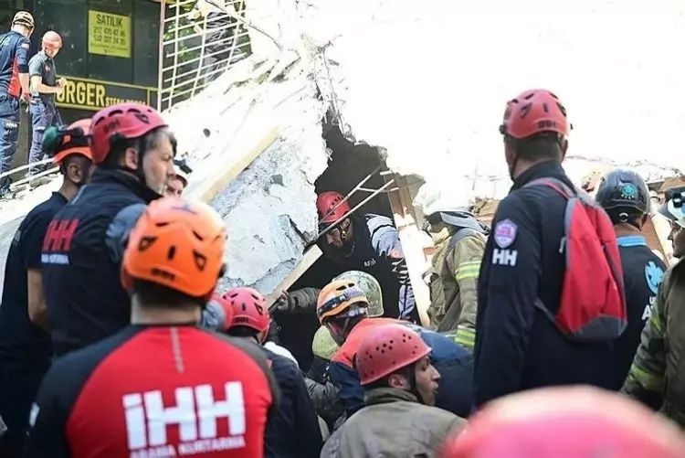Küçükçekmece'de çöken binanın sahibinin ifadesi ortaya çıktı! "Müteahhit bulacağım zaman bu olay meydana geldi" 7