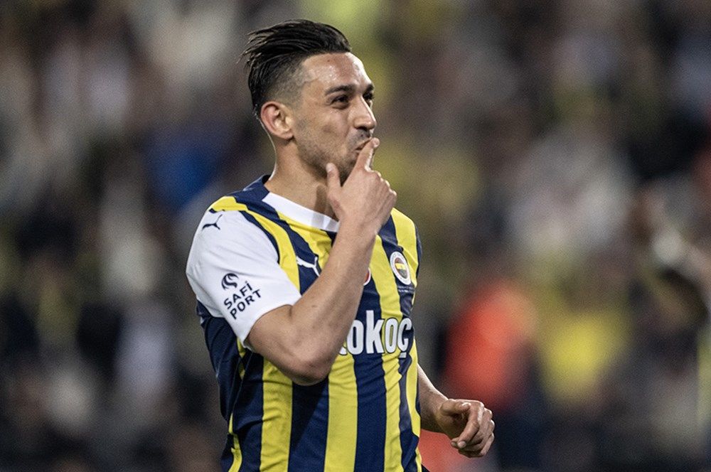 Jose Mourinho, transfer için kolları sıvadı! Fenerbahçe, 1 stoper, 1 orta saha, 2 kanat ve 1 forvet için atağa kalktı 4