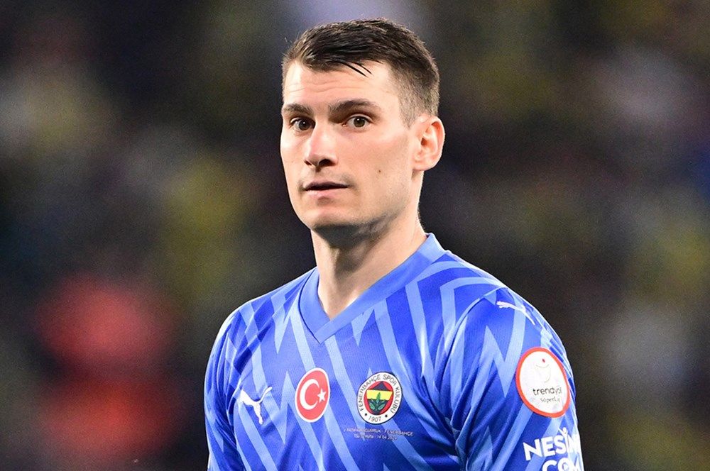 Jose Mourinho, transfer için kolları sıvadı! Fenerbahçe, 1 stoper, 1 orta saha, 2 kanat ve 1 forvet için atağa kalktı 6