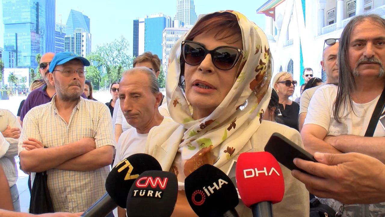 Aşk-ı Memnu'nun Şayeste'si oyuncu Fatma Karanfil son yolculuğuna uğurlandı 9