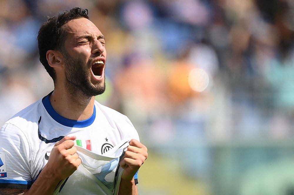 En değerli Türk oyunculardan kurulu ilk 11 belli oldu! Hakan Çalhanoğlu rekor bedelle zirvede, Galatasaray'dan listeye ambargo 8