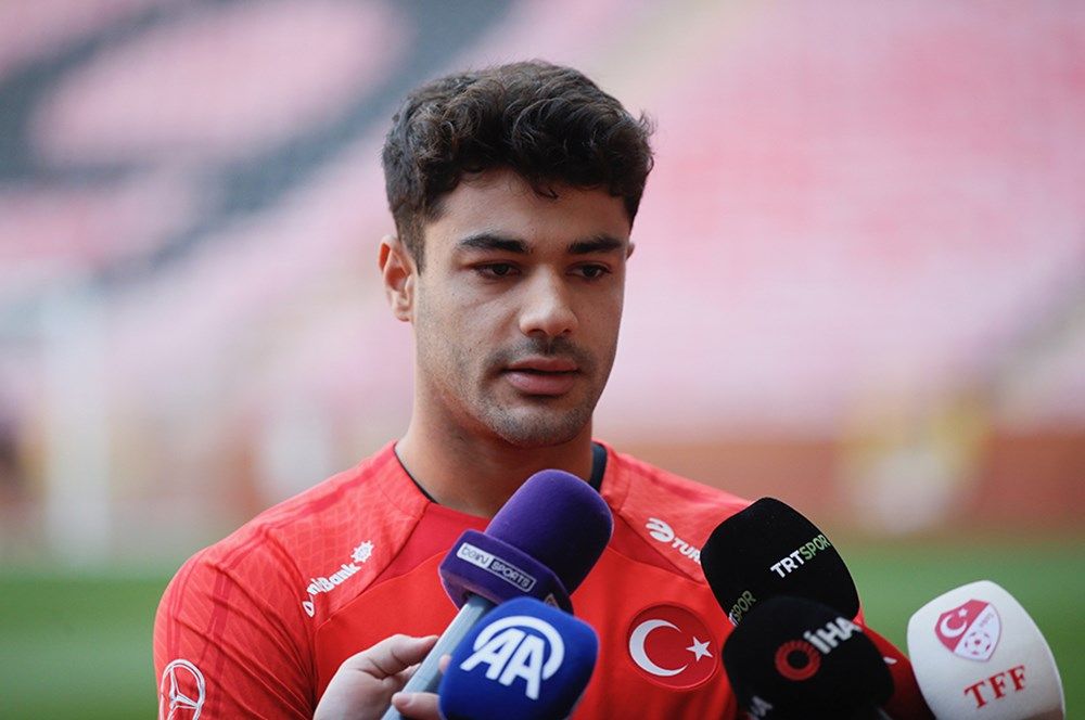 En değerli Türk oyunculardan kurulu ilk 11 belli oldu! Hakan Çalhanoğlu rekor bedelle zirvede, Galatasaray'dan listeye ambargo 4