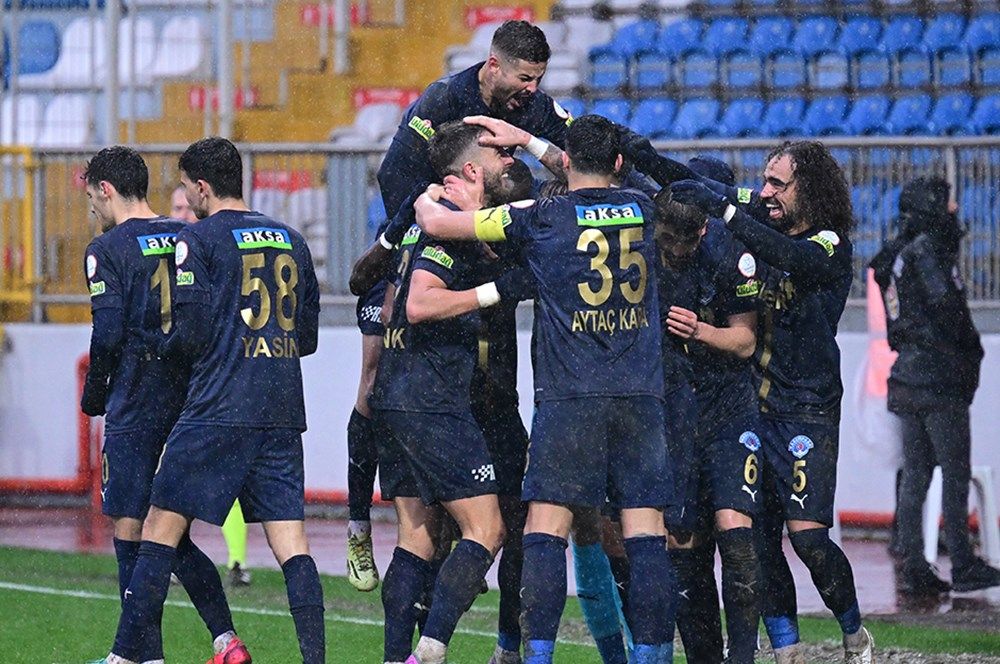 Dünyanın en iyi takımları belli oldu! Fenerbahçe yine Galatasaray'ın üzerinde yer aldı: İşte Türk takımlarının sıralaması! 20