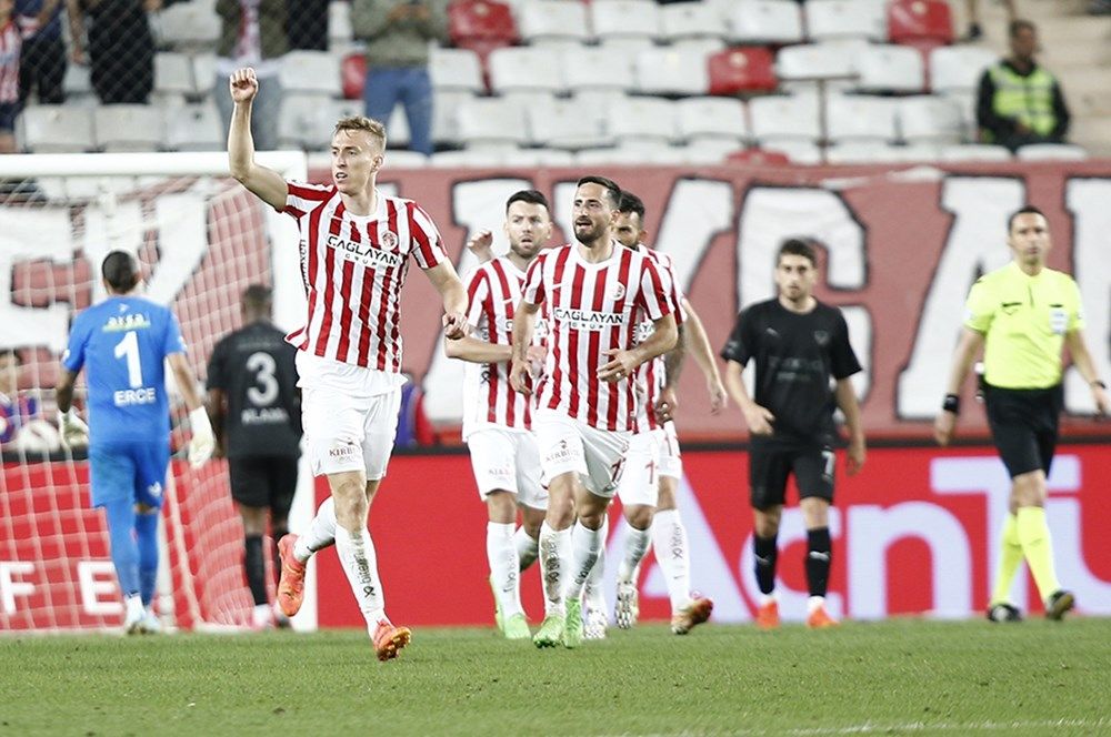Dünyanın en iyi takımları belli oldu! Fenerbahçe yine Galatasaray'ın üzerinde yer aldı: İşte Türk takımlarının sıralaması! 25