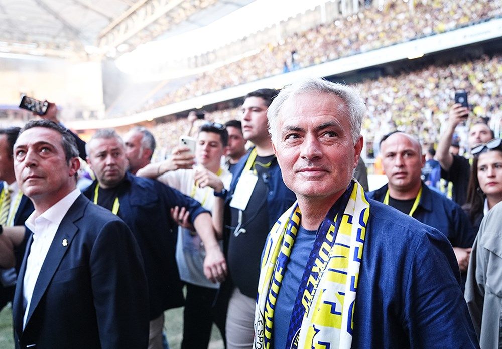 Ünlü menajer bombayı patlattı: Fenerbahçe'den Jose Mourinho'ya rekor transfer bütçesi! Dikkat çeken Gheorghe Hagi detayı... 2