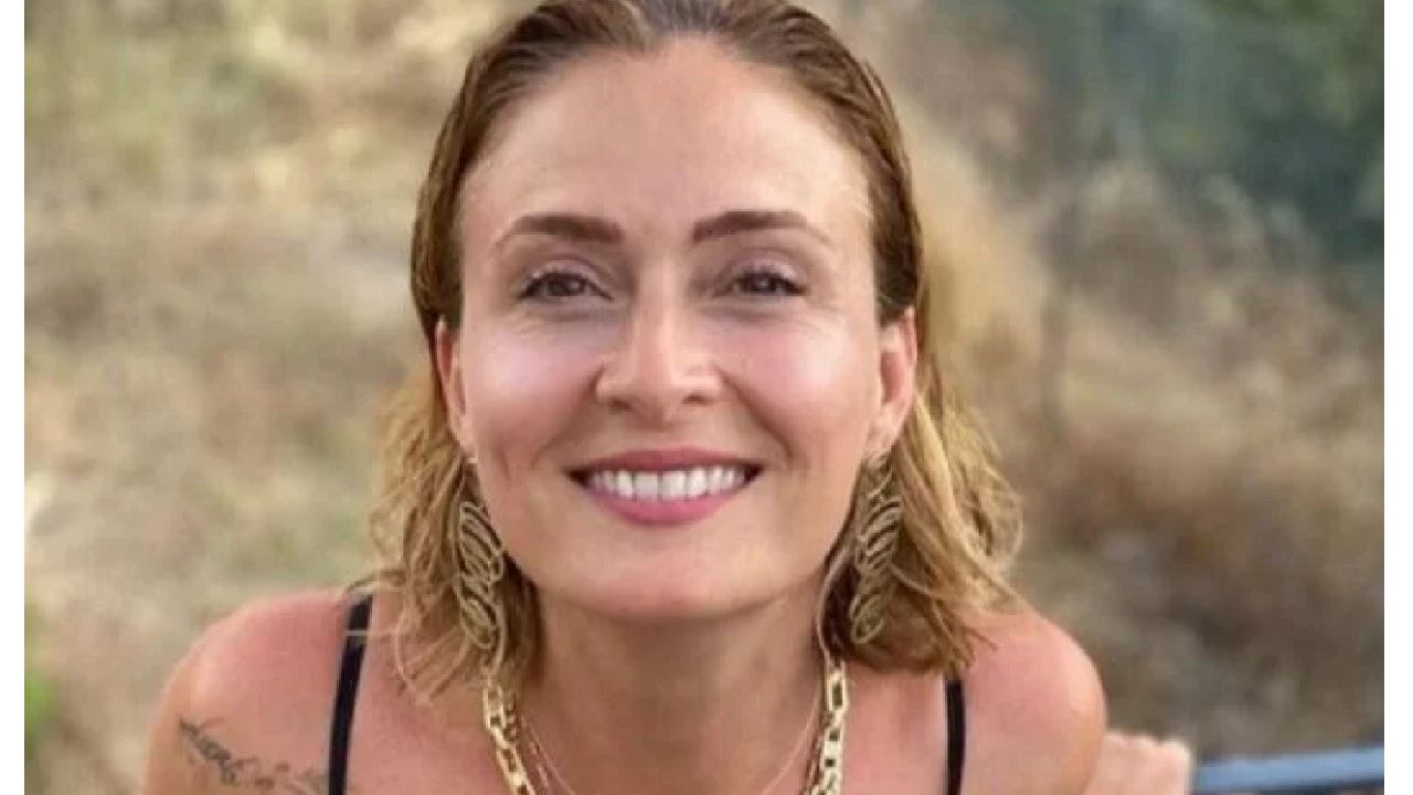 Ceyda Düvenci ve gündemden düşmüyor! Ödül gecesinde Çok Güzel Hareketler ekibi ile gerginlik yaşadı... 4
