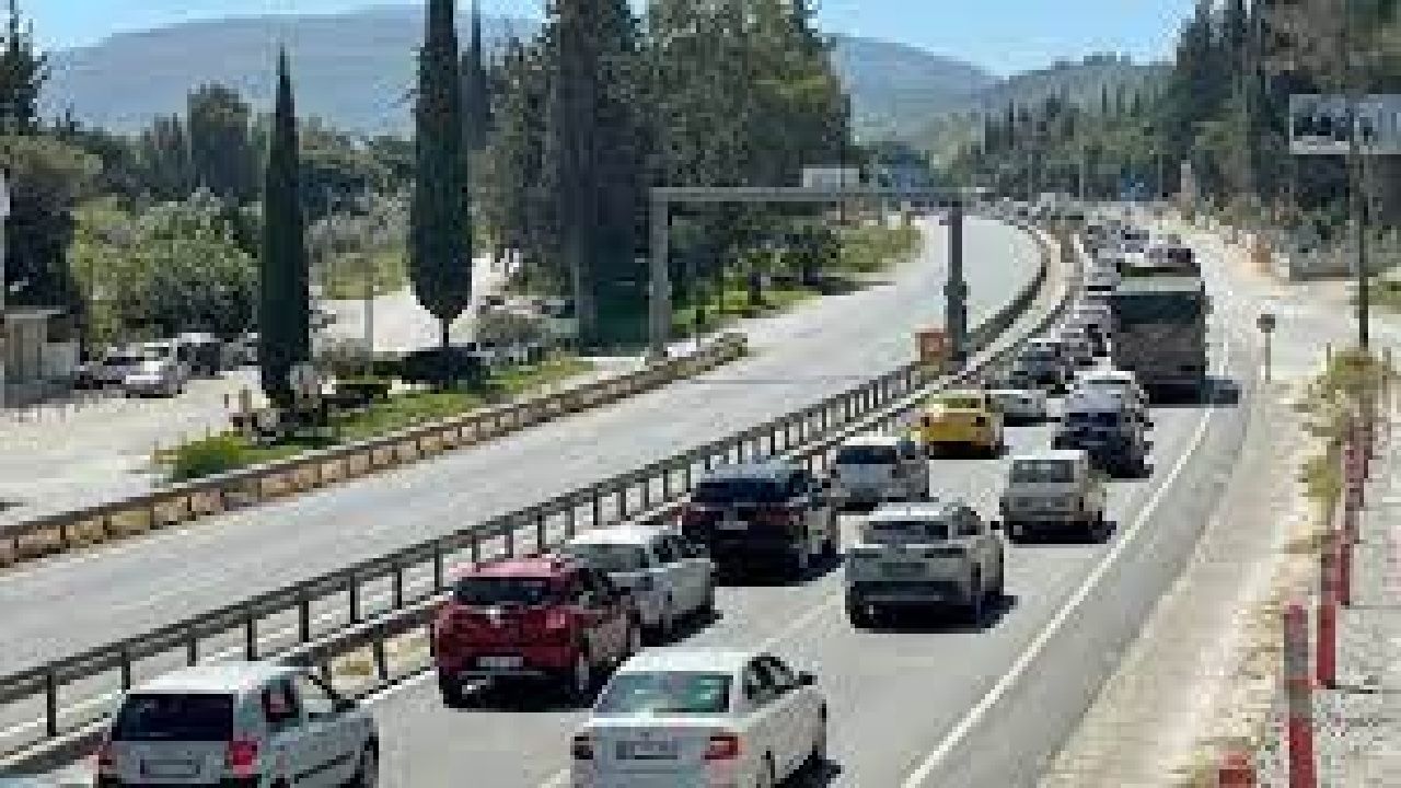 Kurban Bayramı sebebiyle Anadolu'ya yolculuk başladı! İşte trafik yoğunluğu yaşanan o yollar... 2