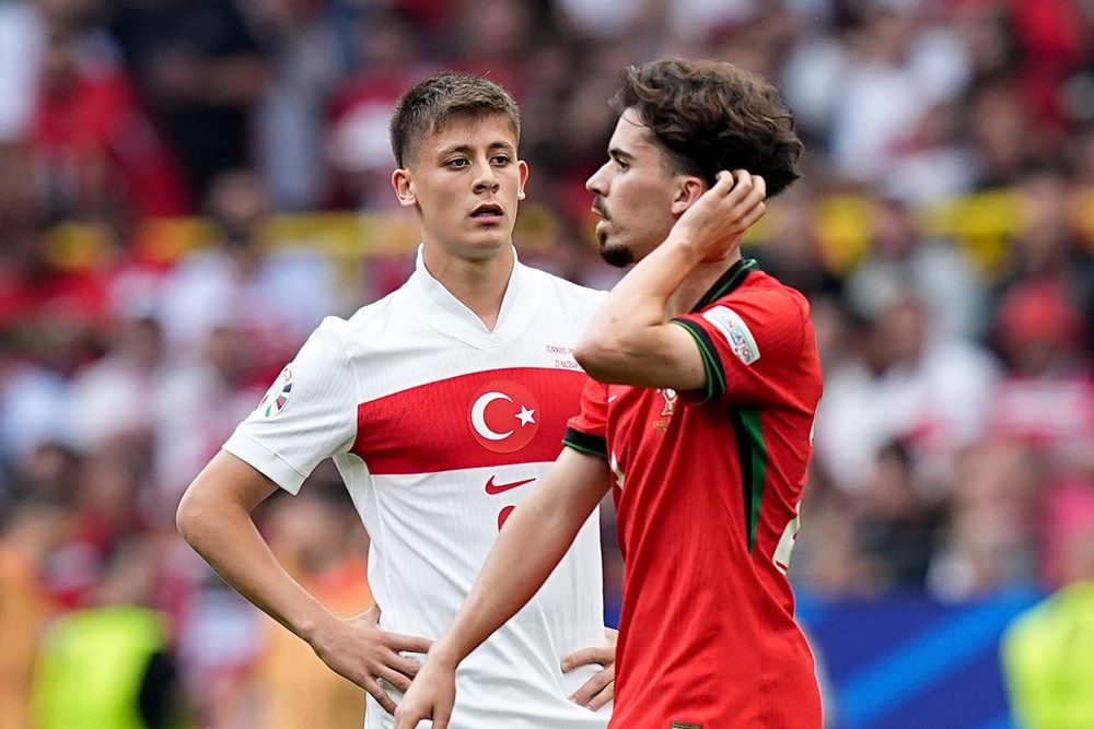 “Milli takımda kadro tercihlerini Vincenzo Montella değil Hamit Altıntop yapıyor! Portekiz’in en iyi oyuncusu Samet Akaydin sakatlanıp çıktı!” 6