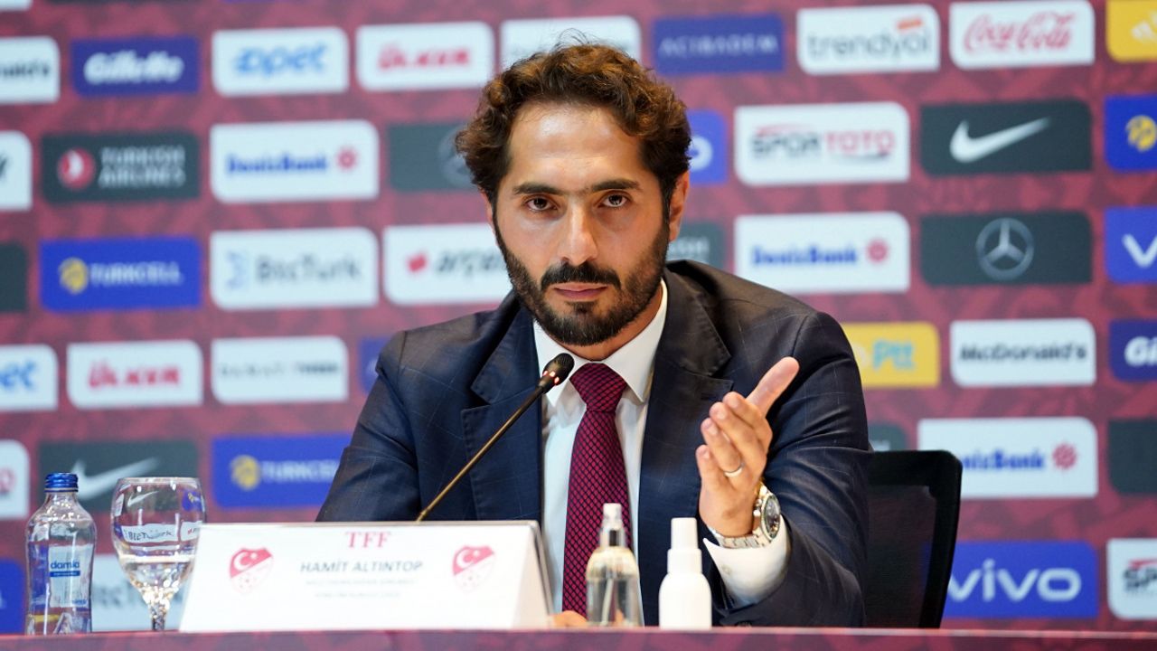 “Milli takımda kadro tercihlerini Vincenzo Montella değil Hamit Altıntop yapıyor! Portekiz’in en iyi oyuncusu Samet Akaydin sakatlanıp çıktı!” 7