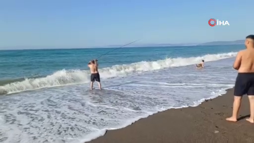 Karadeniz dalgalandı sahiller balıkçılara kaldı 3