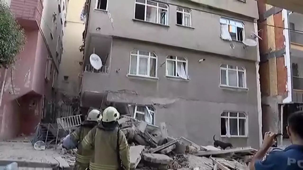 Bahçelievler'de 7 katlı bina çöktü! İstanbul Valiliği'nden açıklama... 3