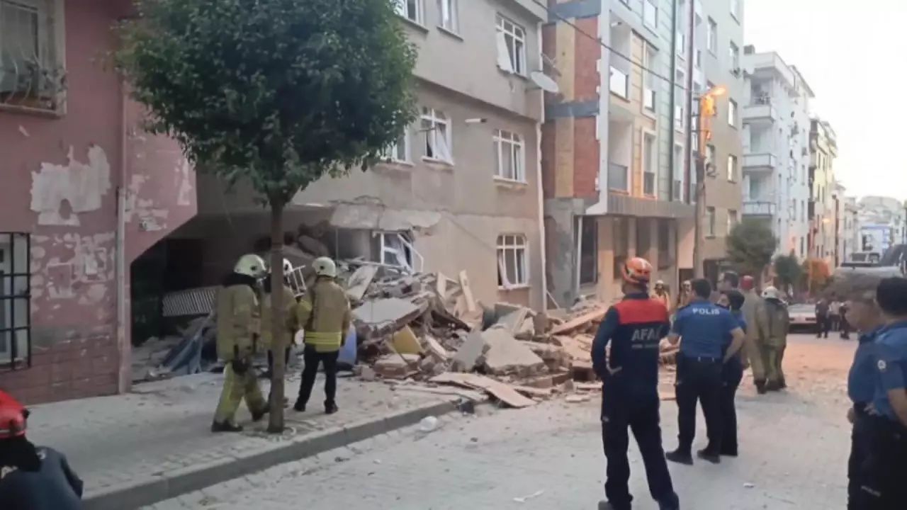 Bahçelievler'de 7 katlı bina çöktü! İstanbul Valiliği'nden açıklama... 4