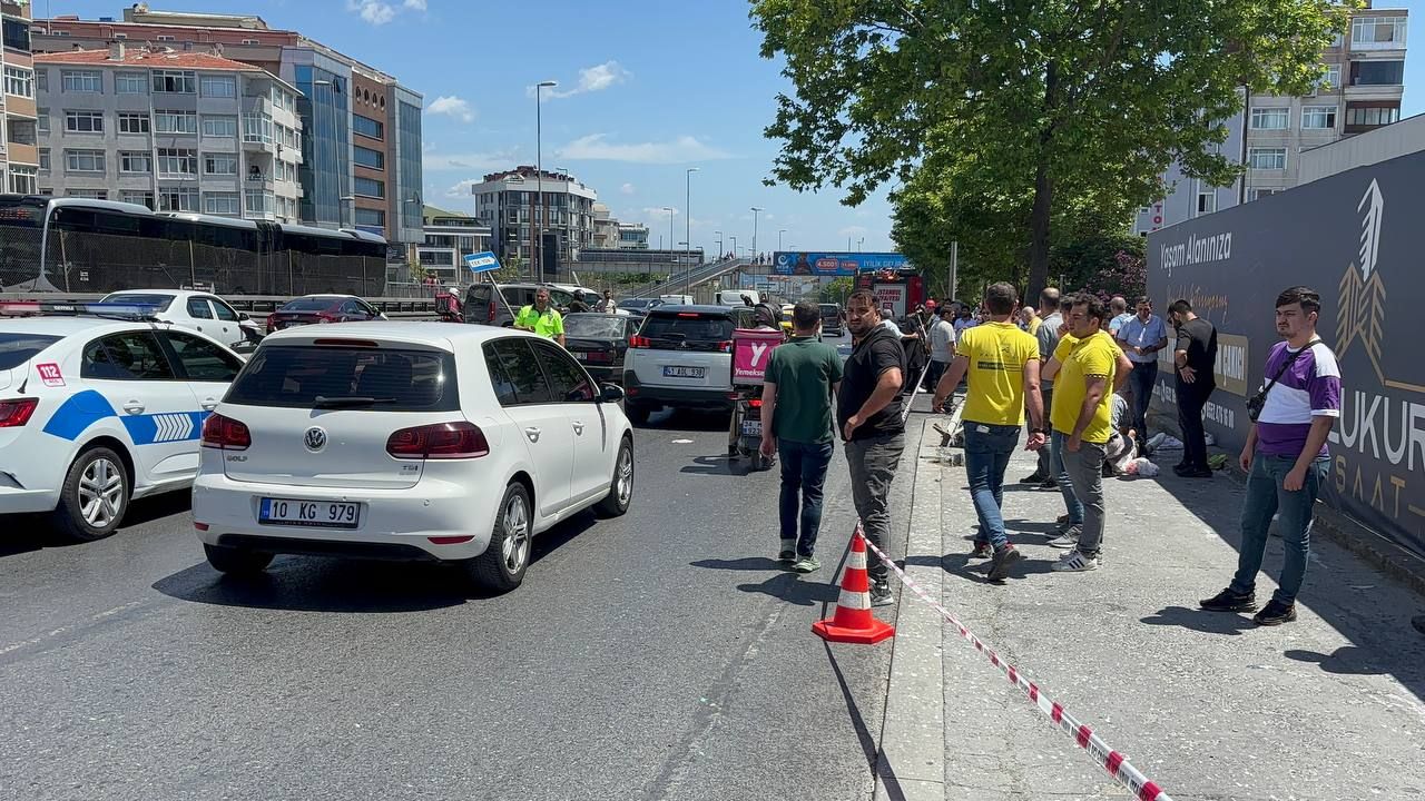 Avcılar'da otomobil yayaların arasına daldı: 1 ölü 3 yaralı 4