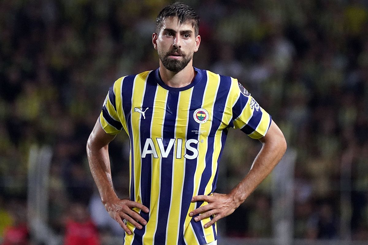 Jose Mourinho Fenerbahçe'de gidecek ve kalacak isimleri belirledi! 5 isme tam not verdi, 3 ismin biletini kesti: "Bunları takımdan gönderin" 14