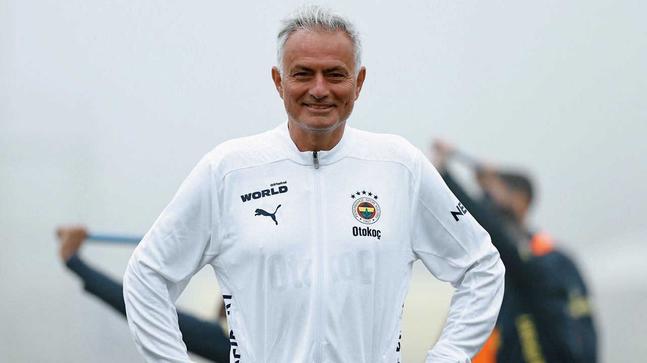Jose Mourinho Fenerbahçe'de gidecek ve kalacak isimleri belirledi! 5 isme tam not verdi, 3 ismin biletini kesti: "Bunları takımdan gönderin" 2
