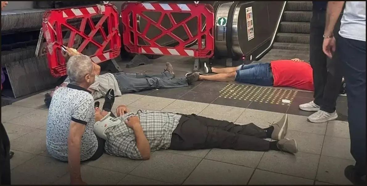 İzmir'de korku dolu anlar! Metro merdiveni çöktü, yaralılar var... 1
