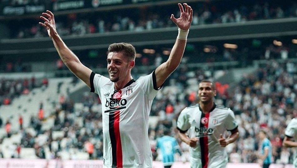 Beşiktaş'ta taşlar yerinden oynuyor! Giovanni van Bronckhorst 9 yıldızın biletini kesmeye hazırlanıyor 12