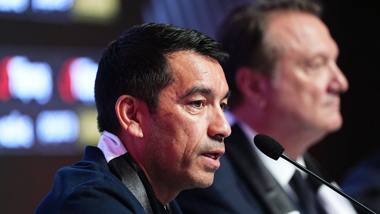Beşiktaş'ta taşlar yerinden oynuyor! Giovanni van Bronckhorst 9 yıldızın biletini kesmeye hazırlanıyor 1