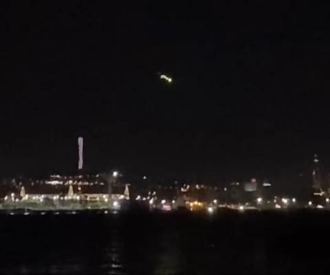 İstanbul semalarında görenleri heyecanlandıran ışık huzmesi 1
