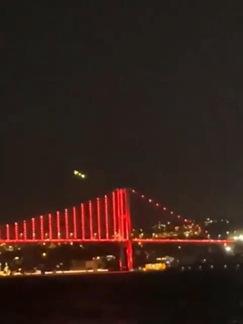 İstanbul semalarında görenleri heyecanlandıran ışık huzmesi 4