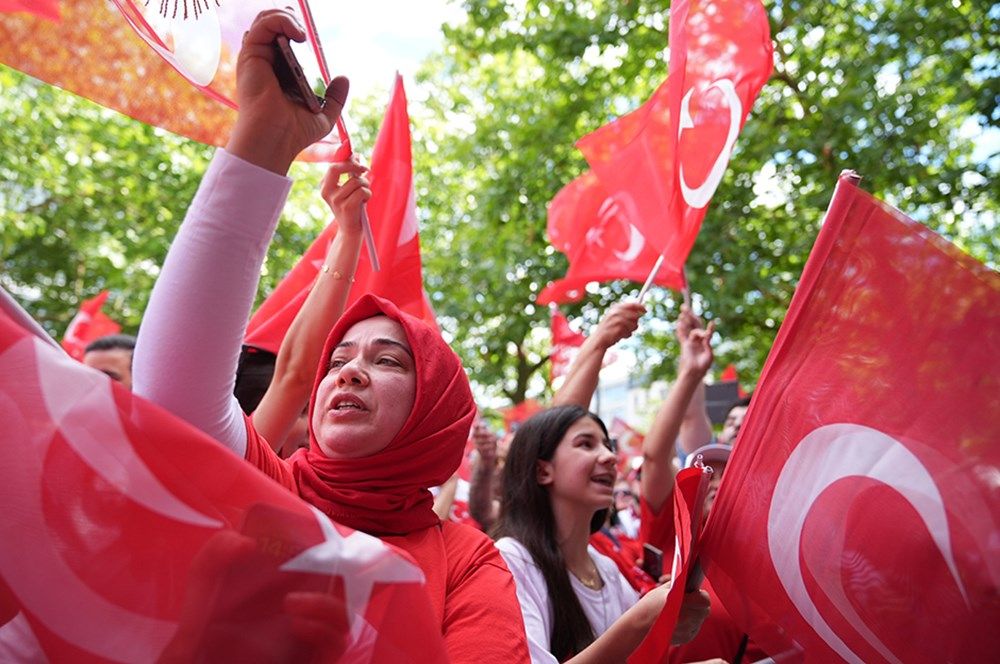 A Milli Futbol Takımı'na büyük destek: Tarihi maç öncesi Berlin'de, Borkurt'lu-Mehter'li görülmemiş coşku! 14