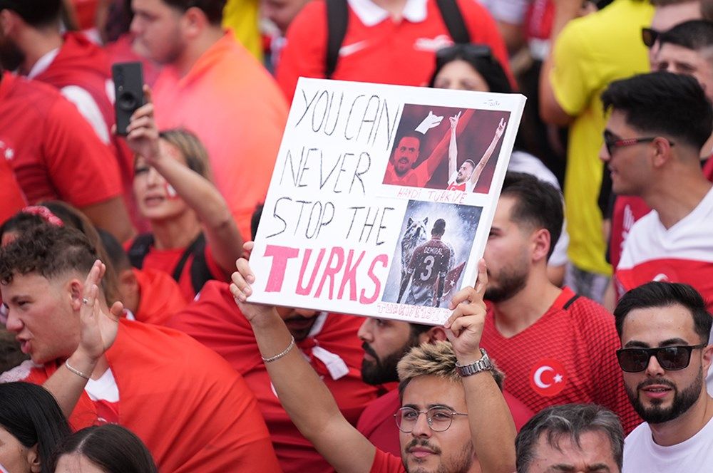 A Milli Futbol Takımı'na büyük destek: Tarihi maç öncesi Berlin'de, Borkurt'lu-Mehter'li görülmemiş coşku! 4