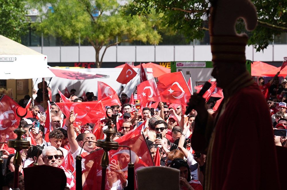 A Milli Futbol Takımı'na büyük destek: Tarihi maç öncesi Berlin'de, Borkurt'lu-Mehter'li görülmemiş coşku! 6