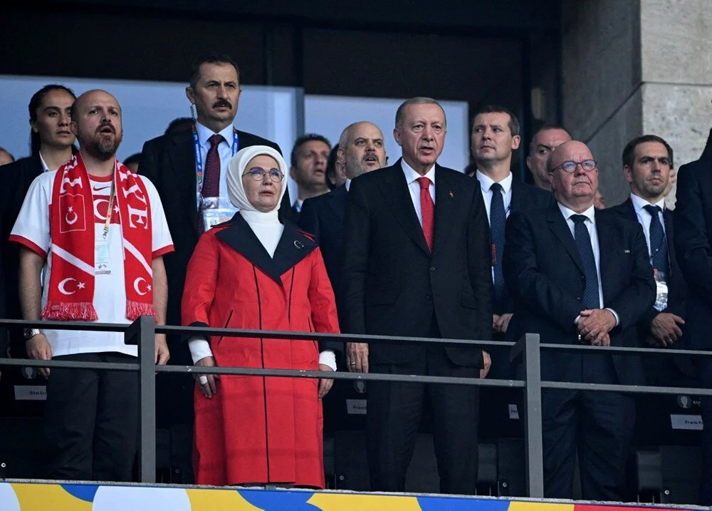 Cumhurbaşkanı Recep Tayyip Erdoğan, Hollanda - Türkiye maçını tribünden izledi! 1