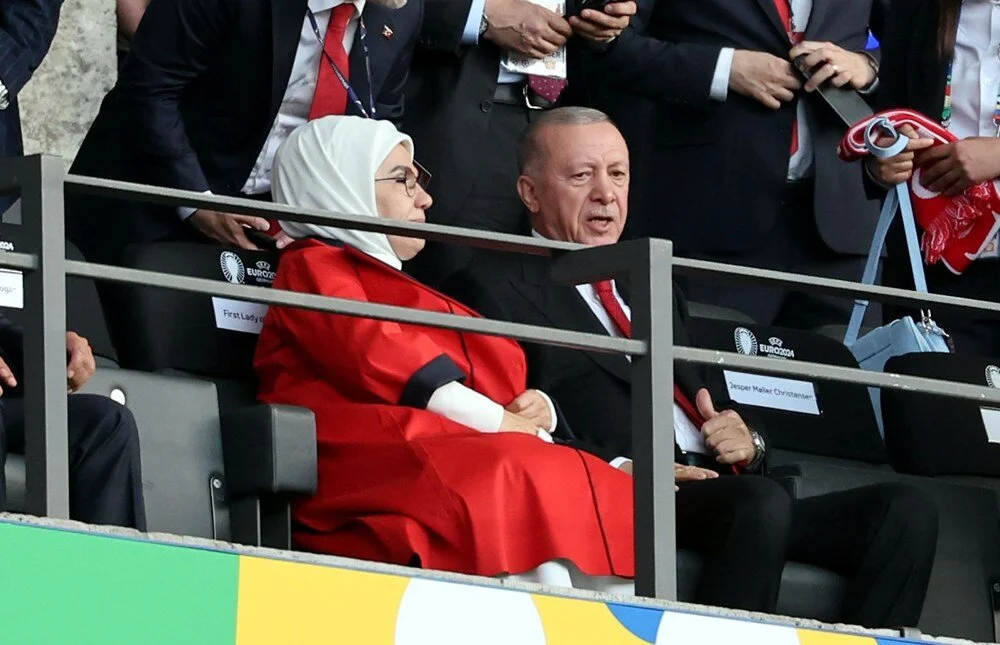 Cumhurbaşkanı Recep Tayyip Erdoğan, Hollanda - Türkiye maçını tribünden izledi! 4