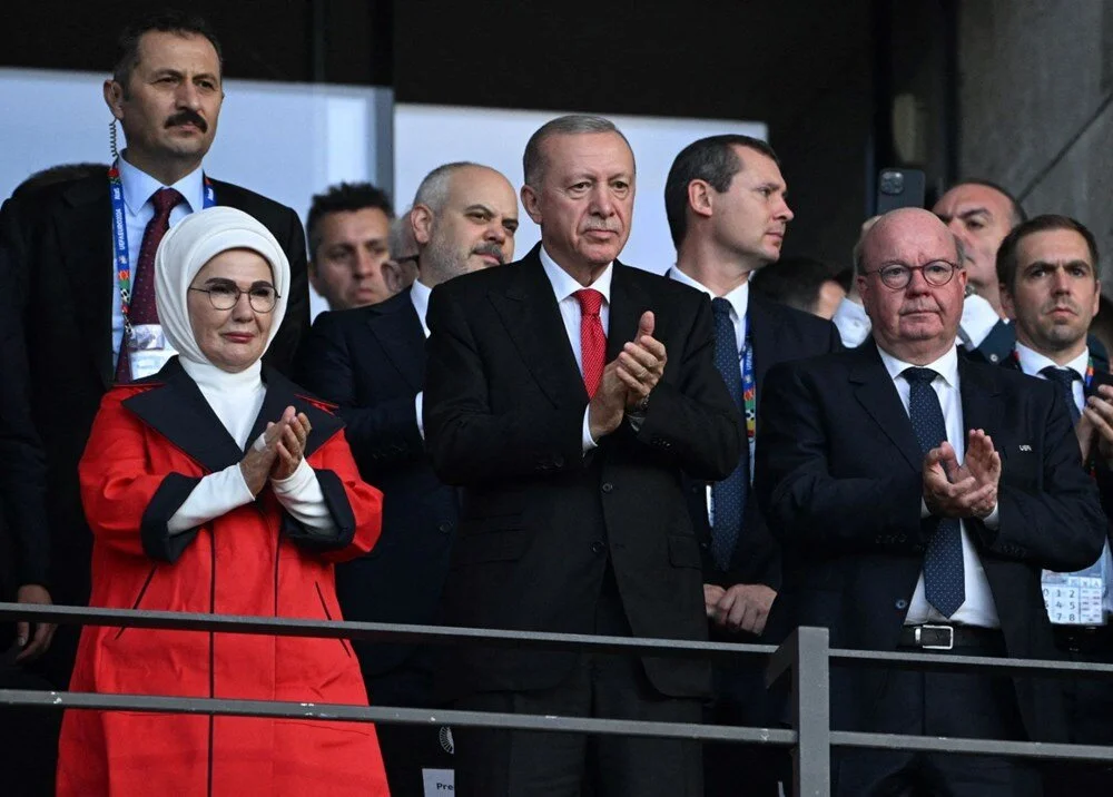 Cumhurbaşkanı Recep Tayyip Erdoğan, Hollanda - Türkiye maçını tribünden izledi! 7