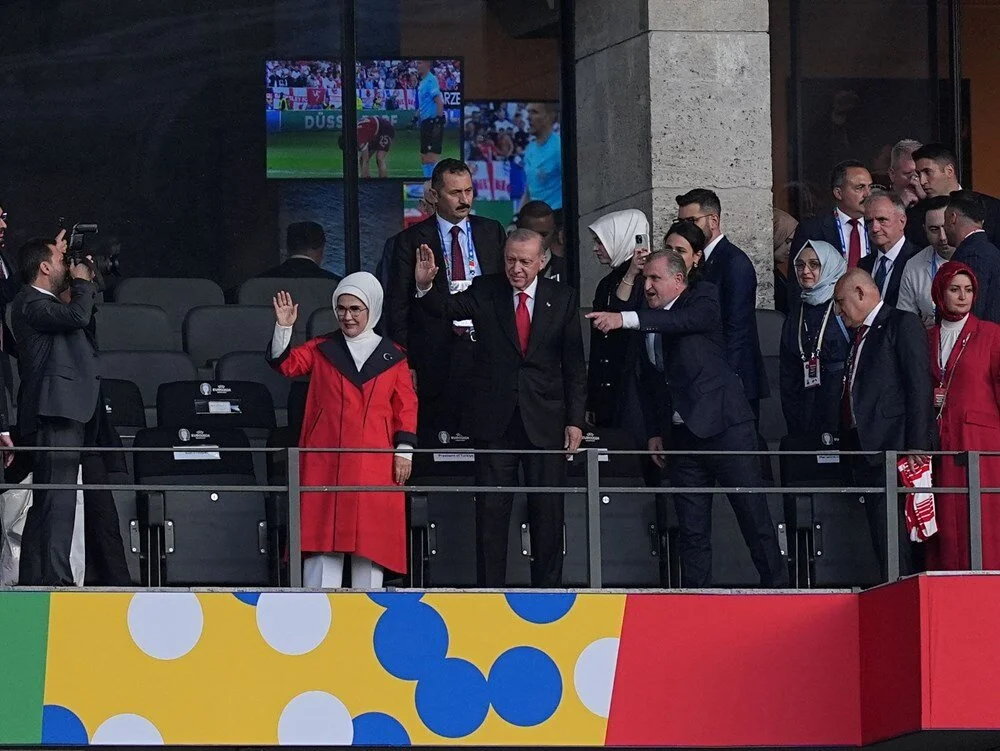Cumhurbaşkanı Recep Tayyip Erdoğan, Hollanda - Türkiye maçını tribünden izledi! 8