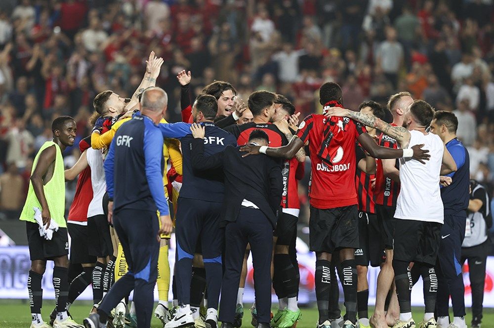 Galatasaray'dan Fenerbahçe ve Beşiktaş'a büyük fark! Dünyanın en iyi takımları belli oldu: İlk 30'da sadece iki Türk takımı var 26