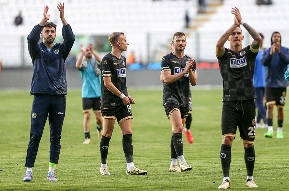 Galatasaray'dan Fenerbahçe ve Beşiktaş'a büyük fark! Dünyanın en iyi takımları belli oldu: İlk 30'da sadece iki Türk takımı var 17