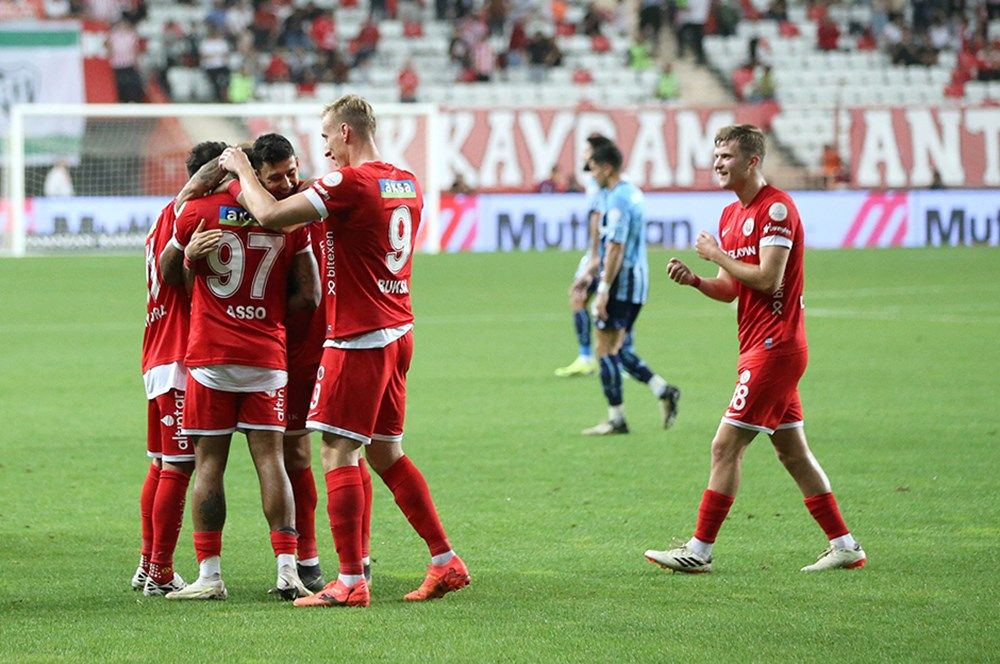 Galatasaray'dan Fenerbahçe ve Beşiktaş'a büyük fark! Dünyanın en iyi takımları belli oldu: İlk 30'da sadece iki Türk takımı var 29