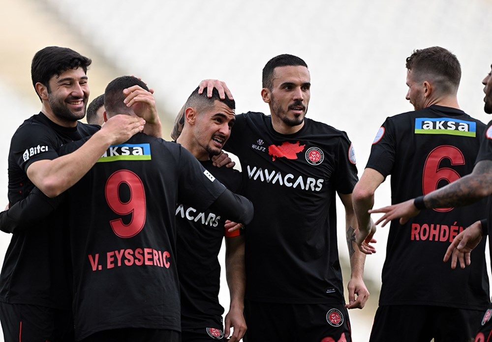 Galatasaray'dan Fenerbahçe ve Beşiktaş'a büyük fark! Dünyanın en iyi takımları belli oldu: İlk 30'da sadece iki Türk takımı var 21
