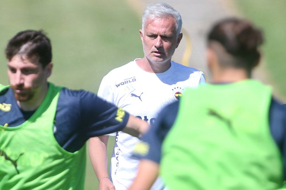Fenerbahçe'de kalacak-gidecek listesi belli oldu: Jose Mourinho'dan 9 isim için "satmayın", 6 isim için "satın" raporu! 3
