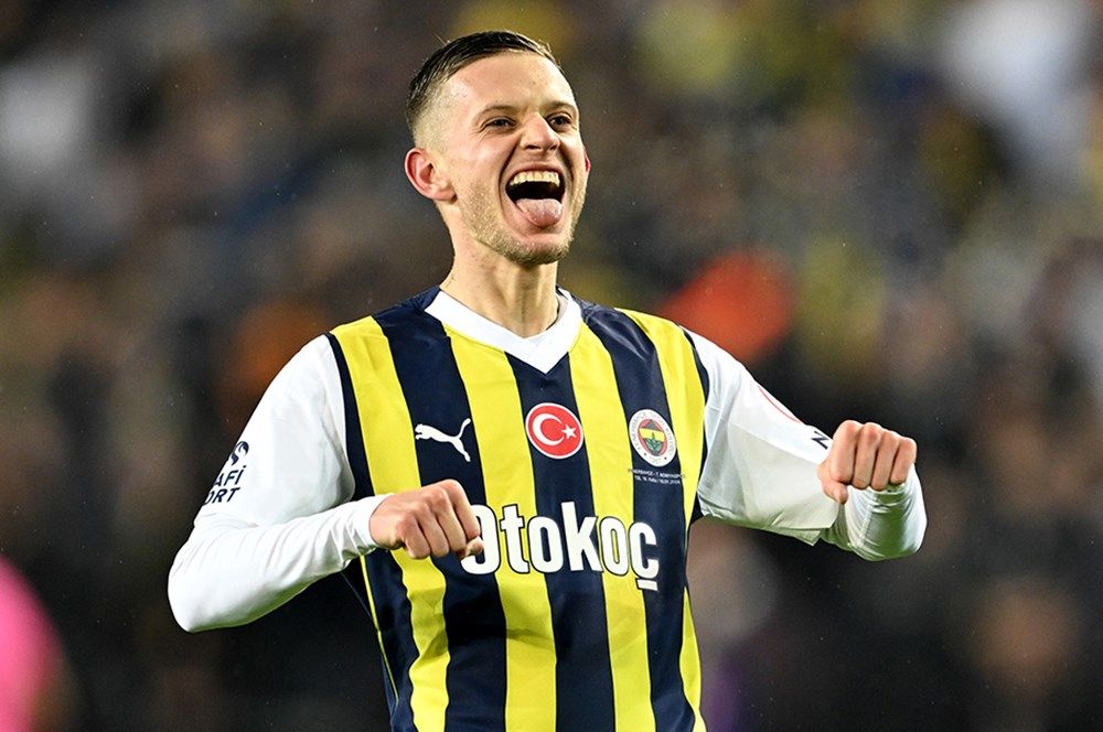 Fenerbahçe'de kalacak-gidecek listesi belli oldu: Jose Mourinho'dan 9 isim için "satmayın", 6 isim için "satın" raporu! 12