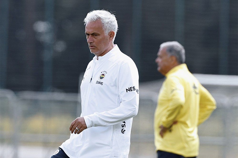 Fenerbahçe'de kalacak-gidecek listesi belli oldu: Jose Mourinho'dan 9 isim için "satmayın", 6 isim için "satın" raporu! 14