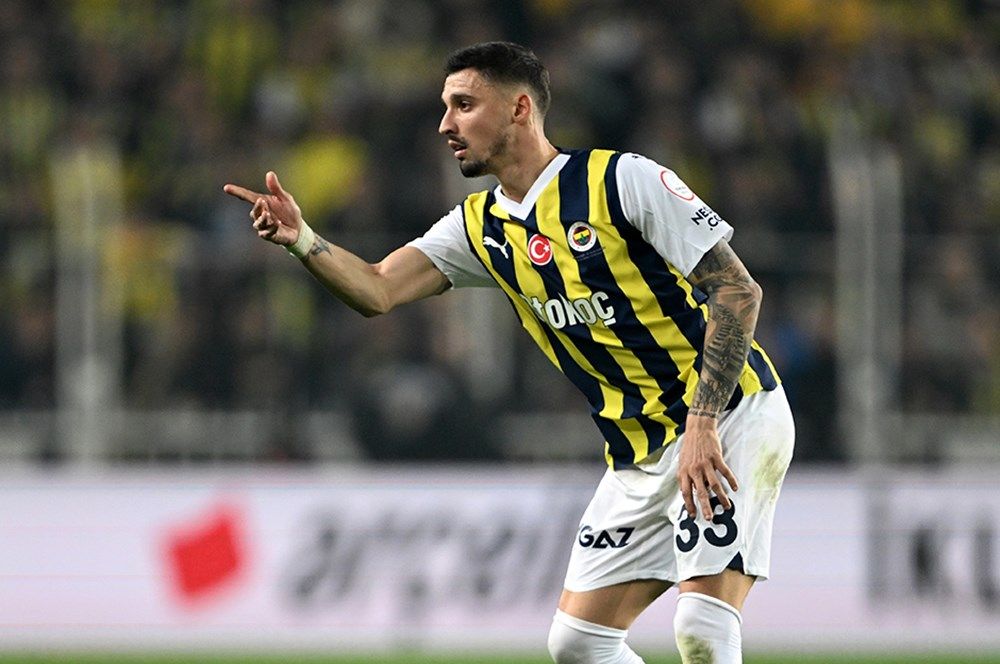 Fenerbahçe'de kalacak-gidecek listesi belli oldu: Jose Mourinho'dan 9 isim için "satmayın", 6 isim için "satın" raporu! 16