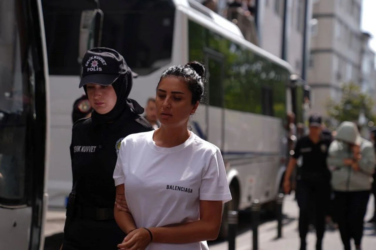 Fenomenler soruşturması! Neslim-İnanç Güngen ve 43 şüpheli kara para aklama suçundan adliyeye sevk edildi 4