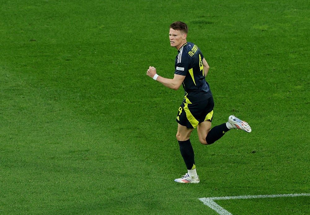 Galatasaray'dan Türk futbol tarihine geçecek çılgın transfer operasyonu! 52 milyon euroluk bomba: İki yönetici görüşme için İngiltere'ye gitti 7