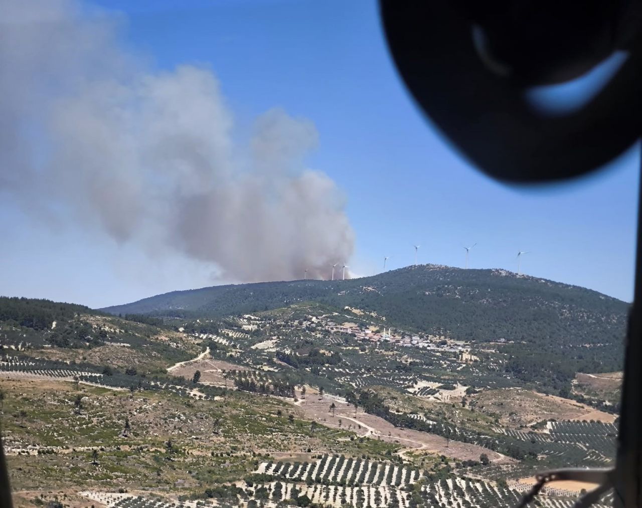 İzmir ve Manisa'da orman yangını! Alevlere, havadan ve karadan müdahale sürüyor 6