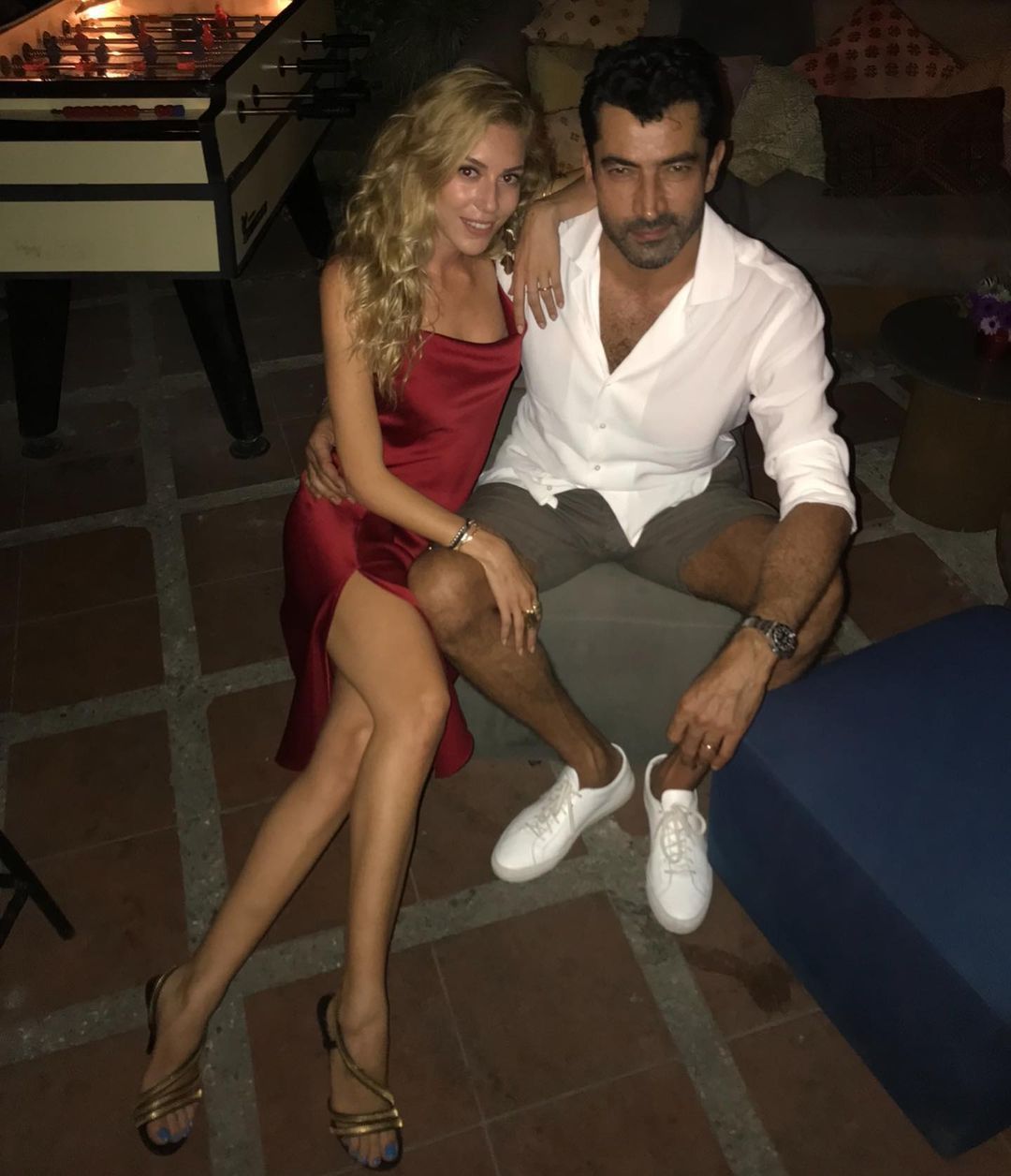 7 yıl sonra setlere dönüyor... Sinem Kobal'ın partneri belli oldu! Yakışıklı oyuncu ile başrolü paylaşacak 4