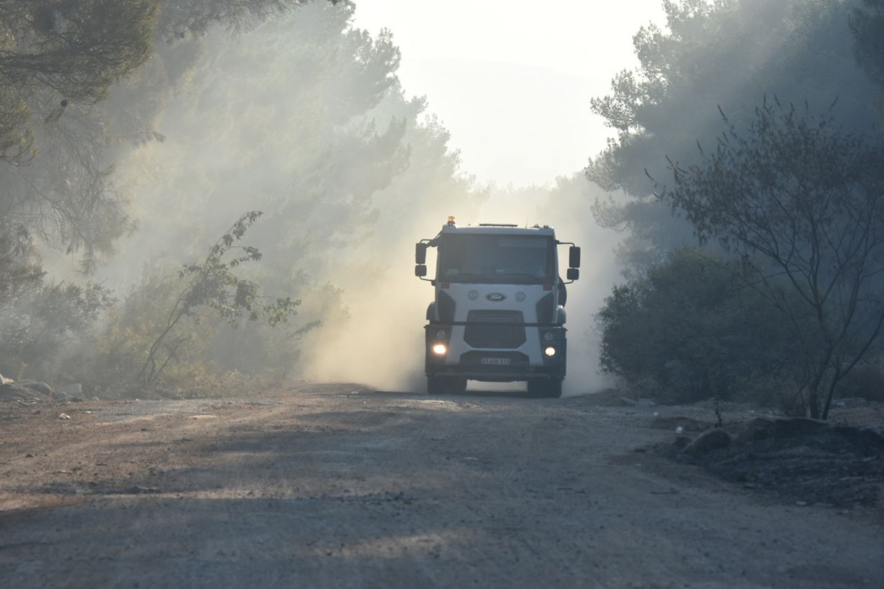 İzmir yangınında 2. gün! Alevlerle mücadele 18. saatinde de devam ediyor 11