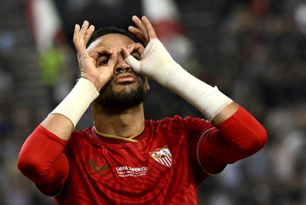 Jose Mourinho'nun ısrarla istediği transfer sonunda bitti! Fenerbahçe 20 milyon euro ödeyerek golcüsüne kavuşuyor: Anlaşma tamam! Yıllık ücreti 4 milyon euro 6