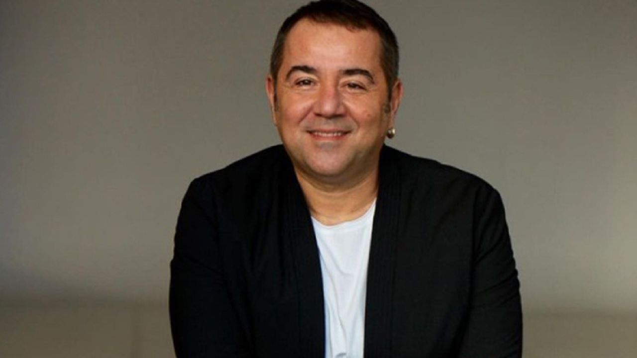 Ata Demirer "Sevdalısı" ile Bodrum'da! Kız arkadaşı ile ile serin suların tadını çıkardı! 1