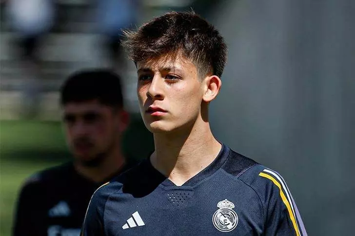 Real Madrid'de Arda Güler çılgınlığı: Forma satışlarına damga vurdu! Süperstarlara kafa tutuyor... 3