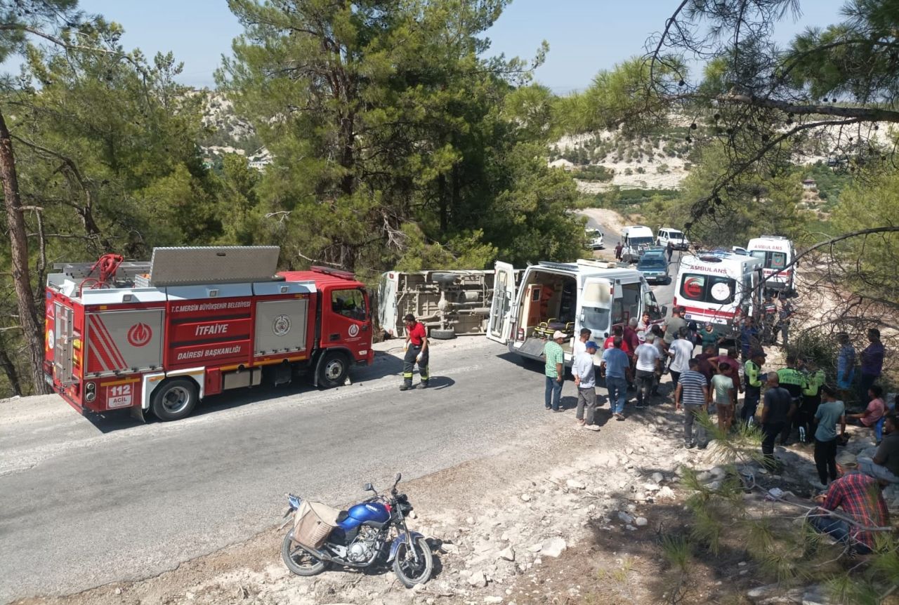 Mersin'de korkunç kaza: Tarım işçilerini taşıyan minibüs devrildi 2