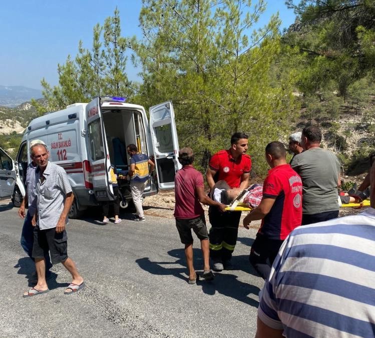 Mersin'de korkunç kaza: Tarım işçilerini taşıyan minibüs devrildi 3